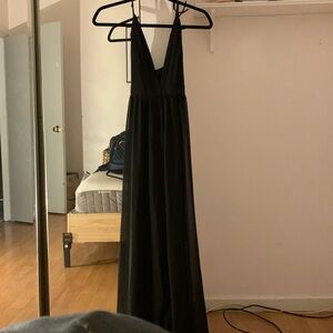 Forever 21 long/maxi black v-neck dress size M